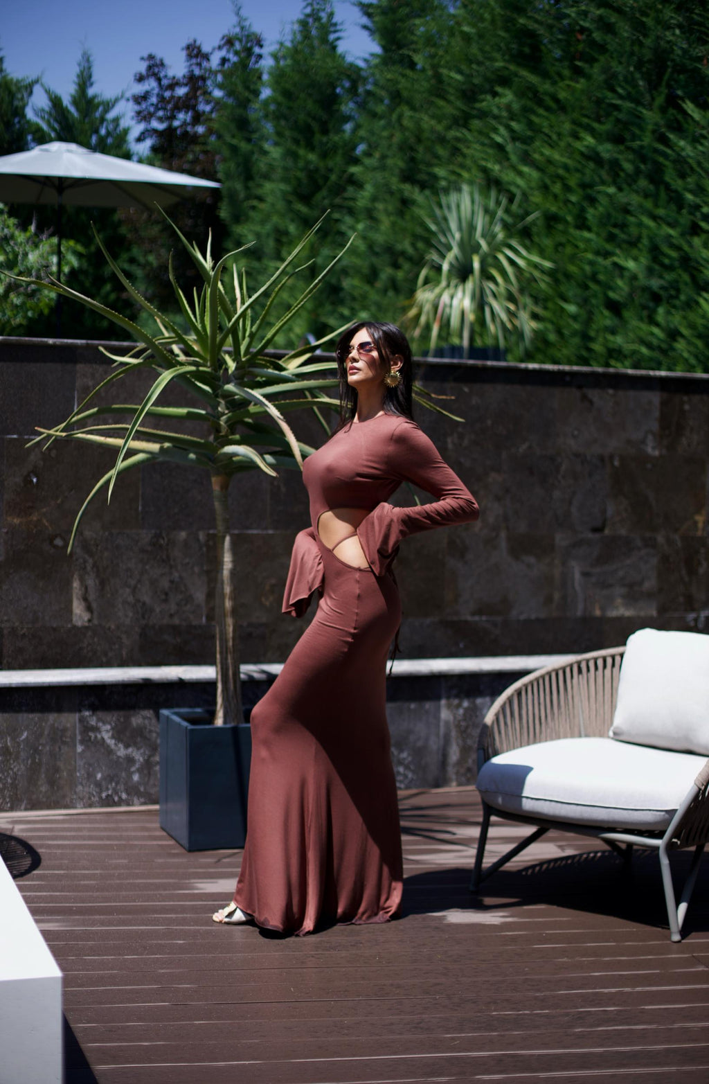 Rochie maro Leya cu decupaje – detaliu 2