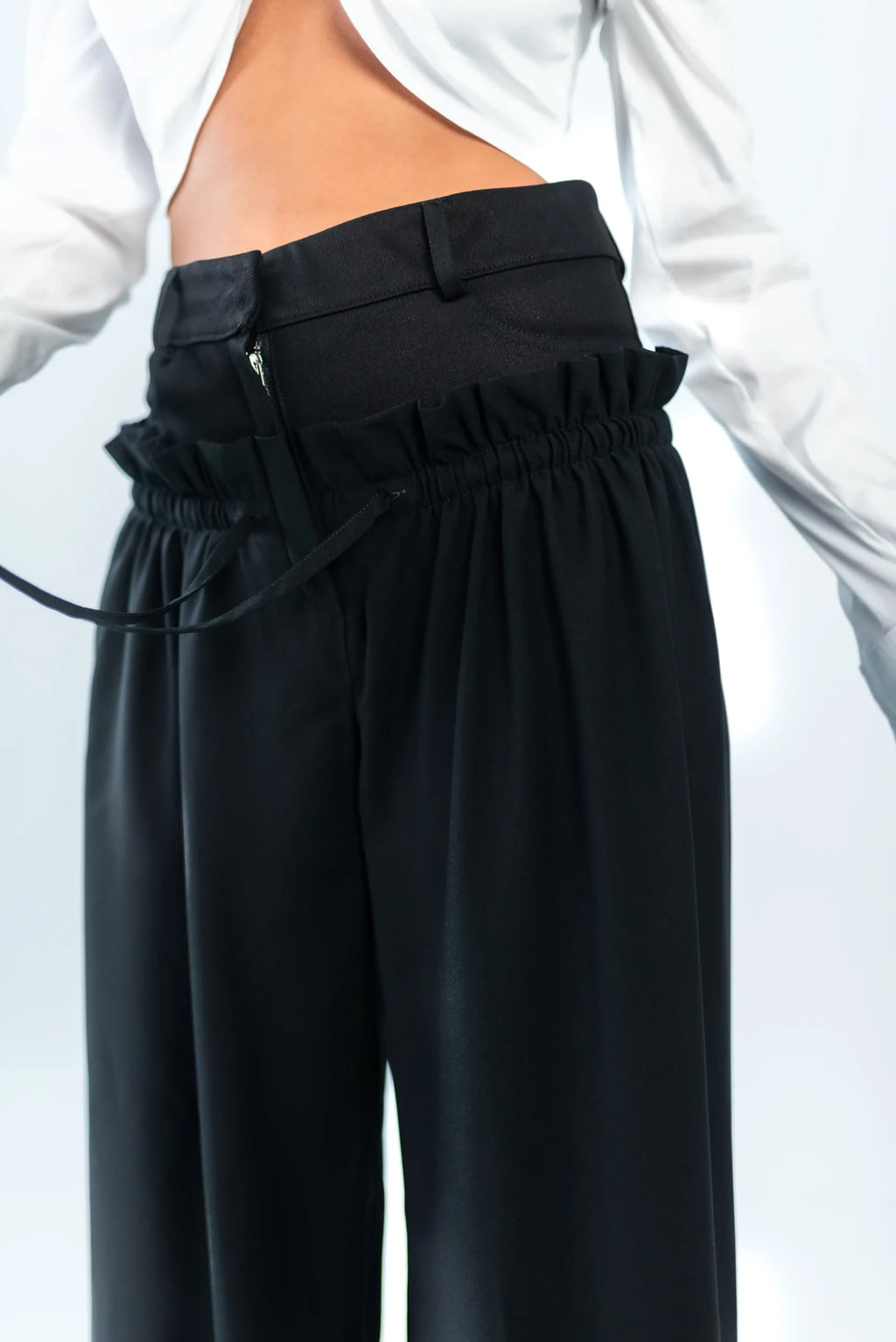 Pantaloni Rhea cu talie dublă – detaliu 4