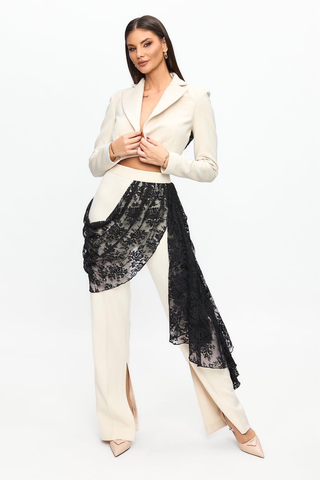 Compleu crem Lace Contrast cu dantelă – detaliu 3