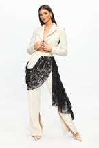 Compleu crem Lace Contrast cu dantelă – detaliu 3