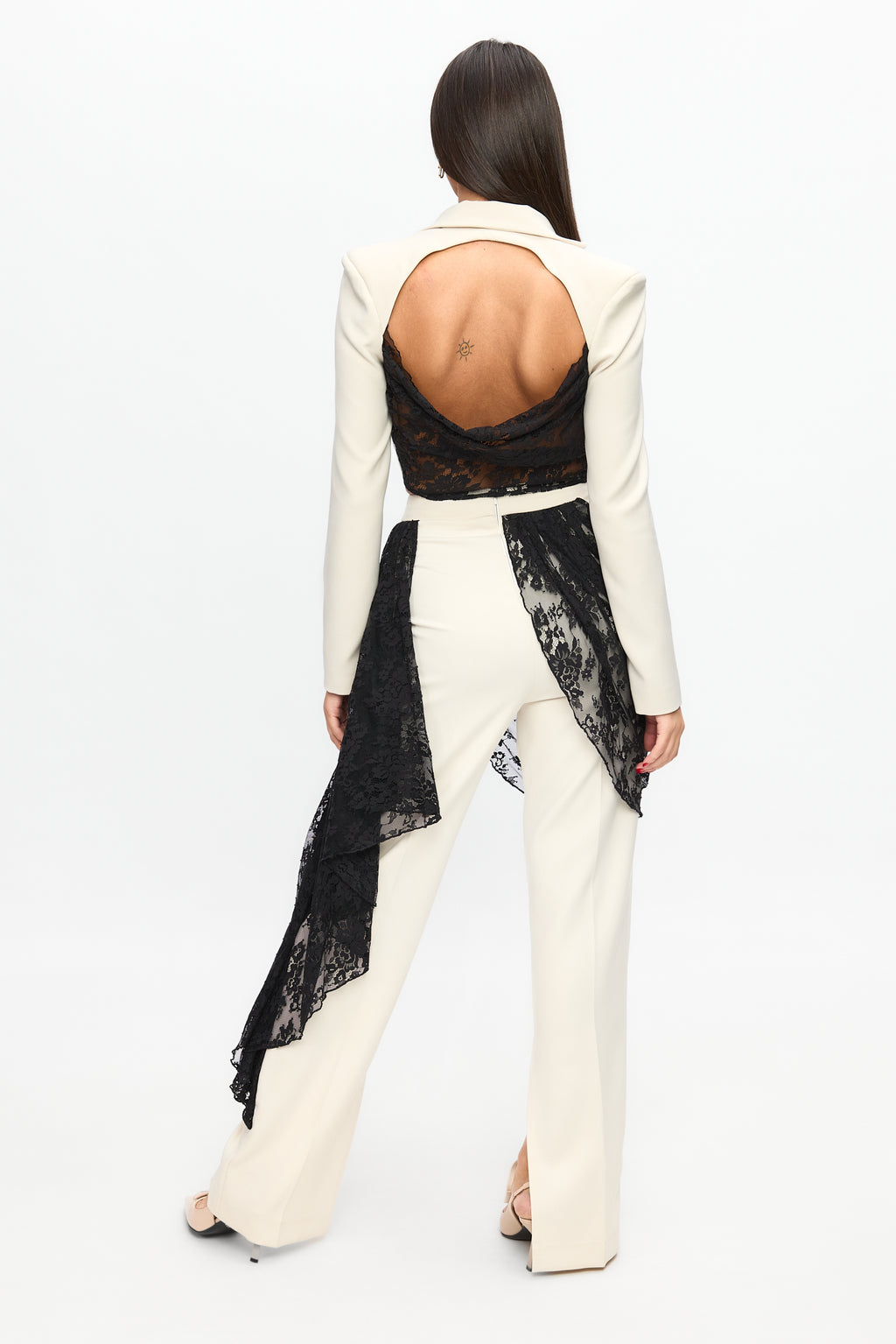 Compleu crem Lace Contrast cu dantelă – detaliu 2