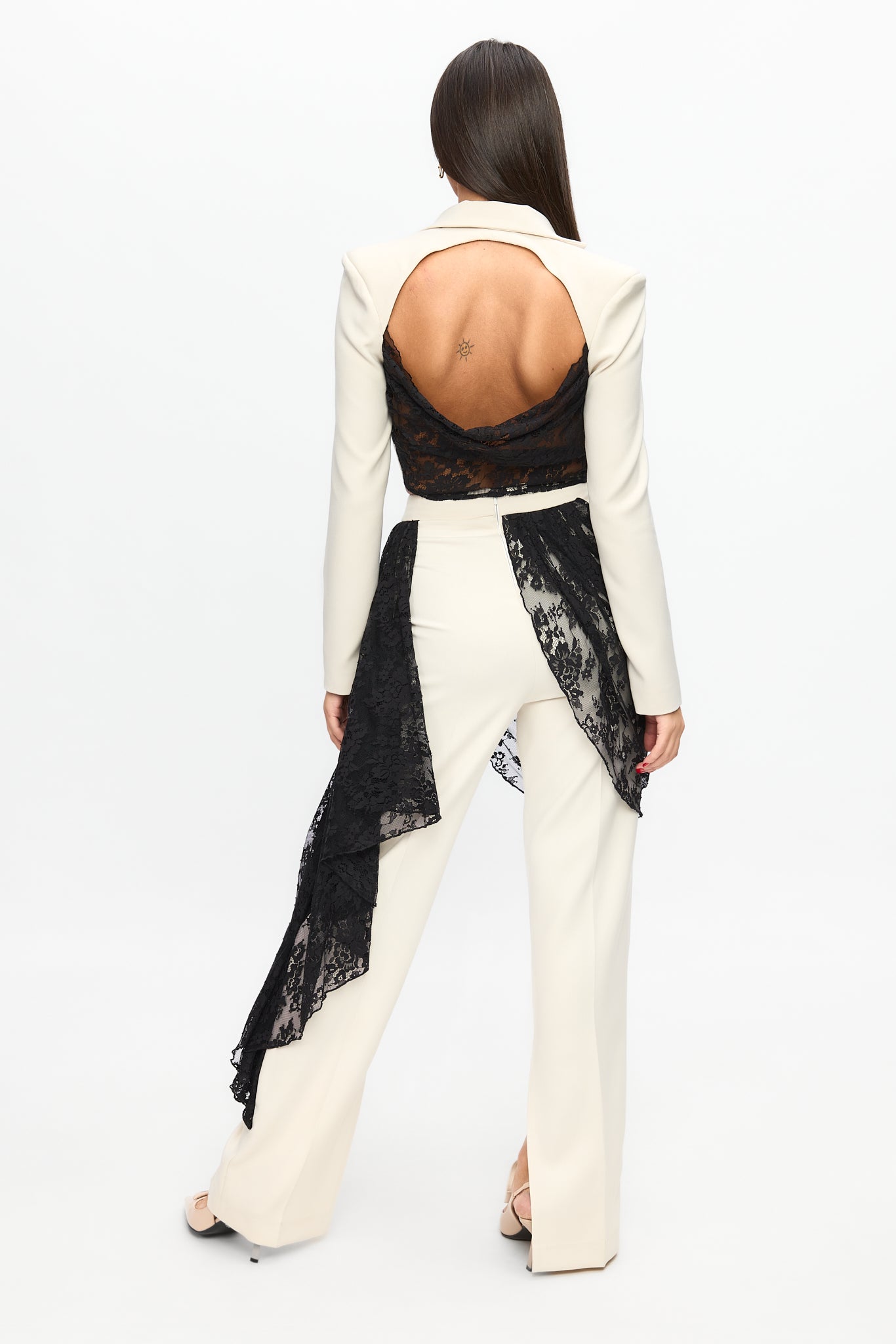 Compleu crem Lace Contrast cu dantelă – detaliu 2