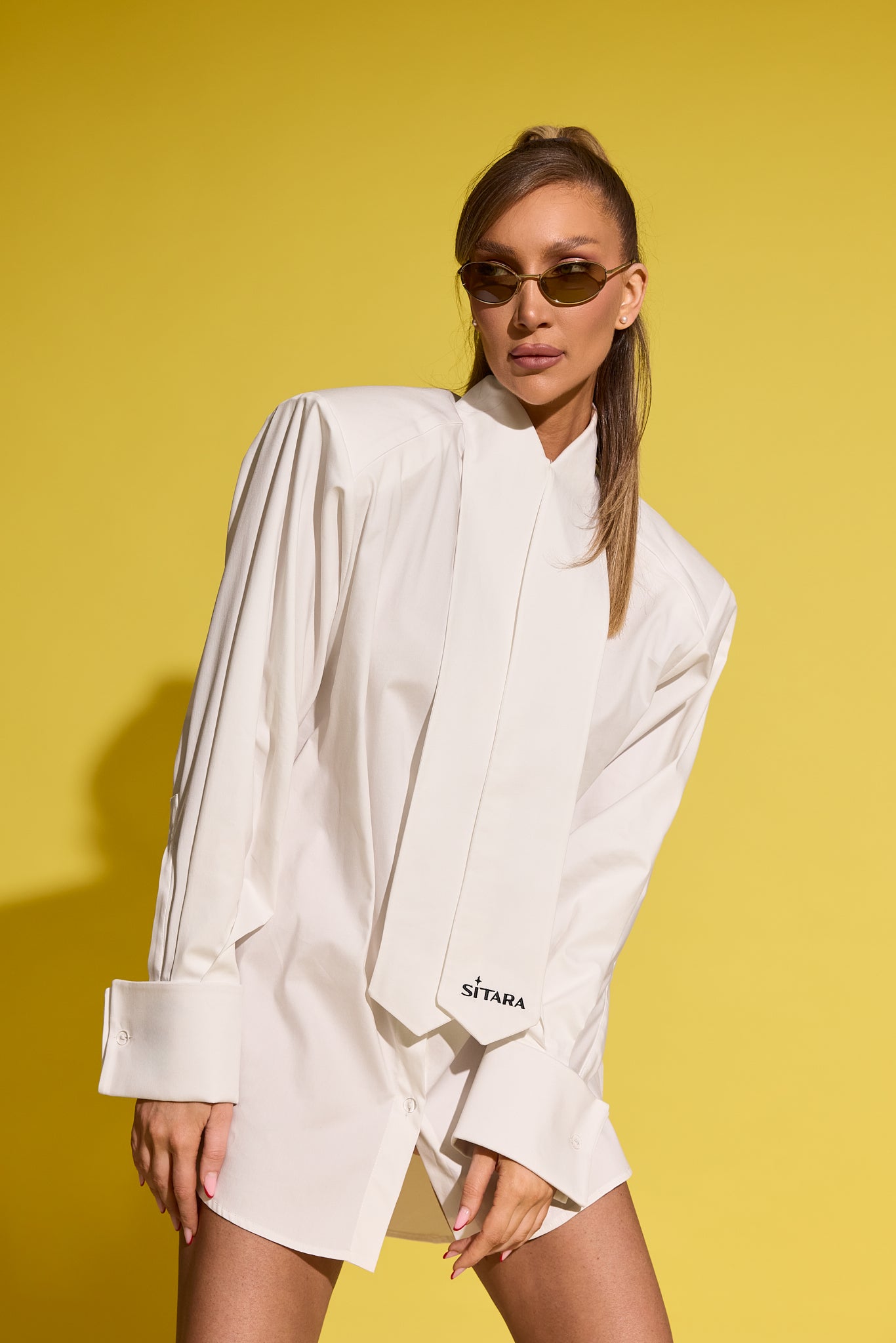 Cămașă albă oversize Elise – detaliu 2